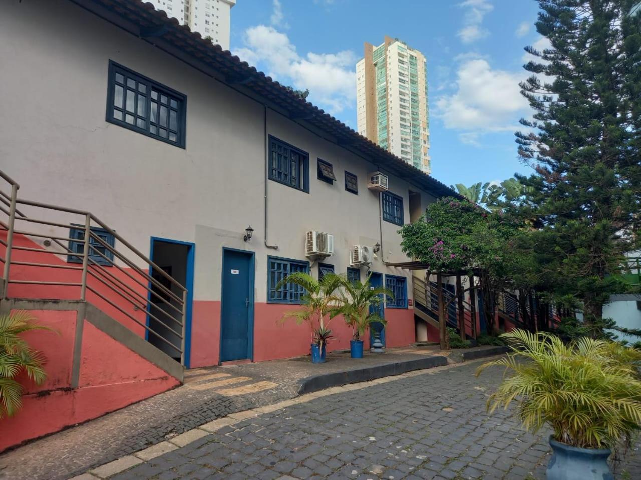 Cr Hotel Bueno - Antigo Hotel Serras De Goyaz Goiania Exterior photo The school's main building